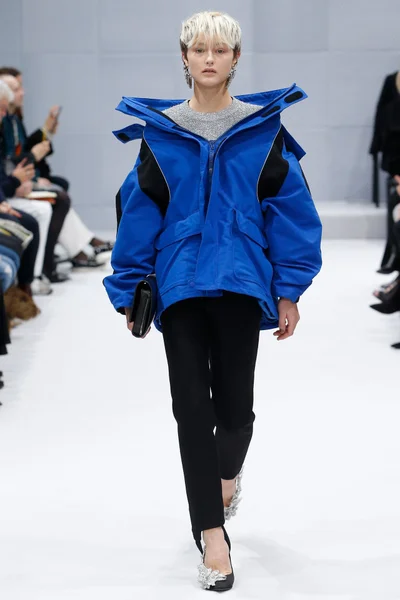 Look 8